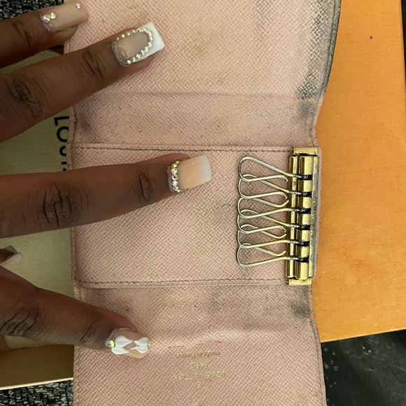 LOUIS VUITTON 6 Ring Key Holder - Picture 8 of 13